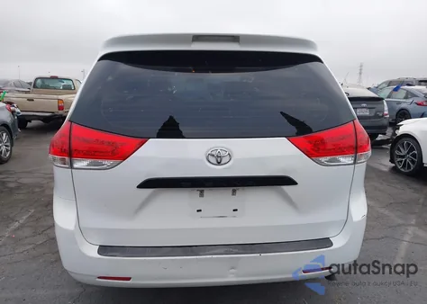 2014 Toyota Sienna L V6 7 Passenger z USA, uszkodzony, nr VIN 5TDZK3DC9ES407357